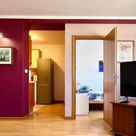 Josip Apartment *